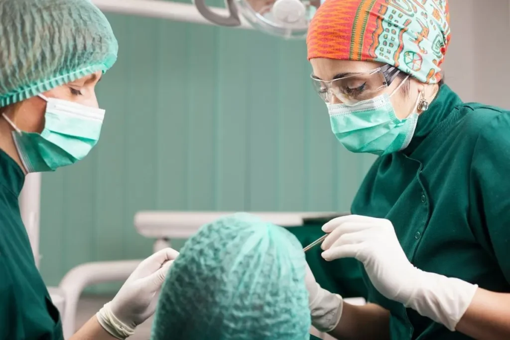 leczenie suchego zębodołu przez dentyste